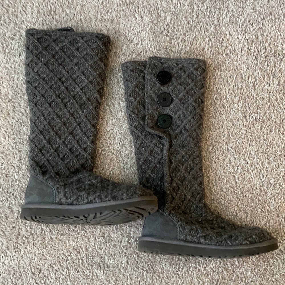 Like new Sweater uggs
